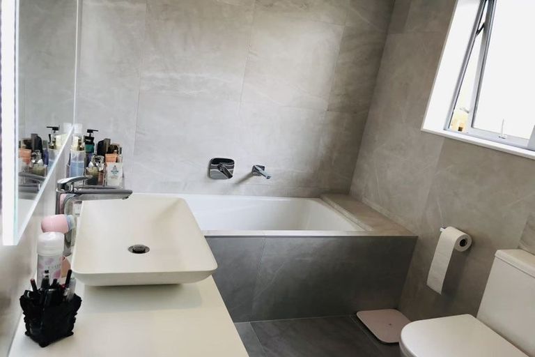 Photo of property in 499b East Coast Road, Murrays Bay, Auckland, 0630