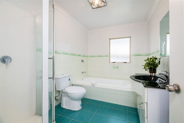 Photo of property in 23 Virginia Street, Henderson, Auckland, 0612