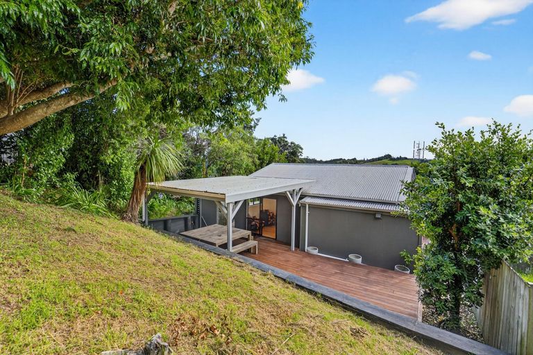 Photo of property in 11 Hillside Crescent, Leigh, 0985