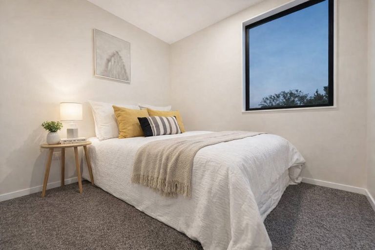 Photo of property in 4202d Great North Road, Glendene, Auckland, 0602
