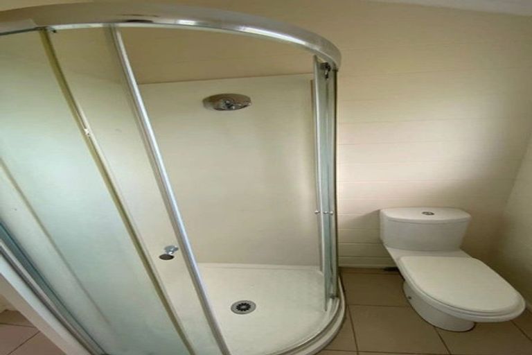 Photo of property in 41 Hobsonville Road, West Harbour, Auckland, 0618