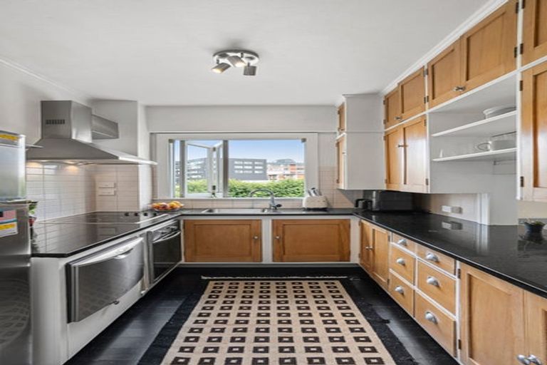 Photo of property in 4/28 Saint Georges Bay Road, Parnell, Auckland, 1052