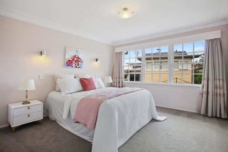 Photo of property in 32 Glenmore Road, Sunnyhills, Auckland, 2010