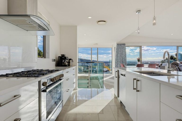 Photo of property in 320 Cannon Hill Crescent, Mount Pleasant, Christchurch, 8081