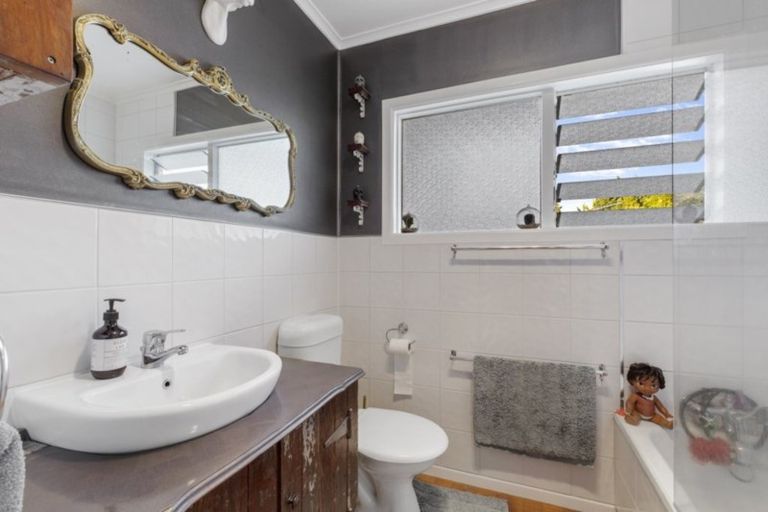 Photo of property in 2 Busing Avenue, Papakura, 2110