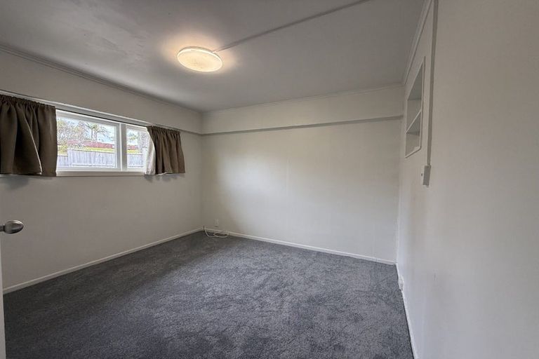 Photo of property in 16 Avonleigh Road, Green Bay, Auckland, 0604