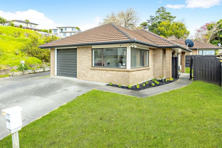 Photo of property in 2/23 Lowburn Place, Clover Park, Auckland, 2019