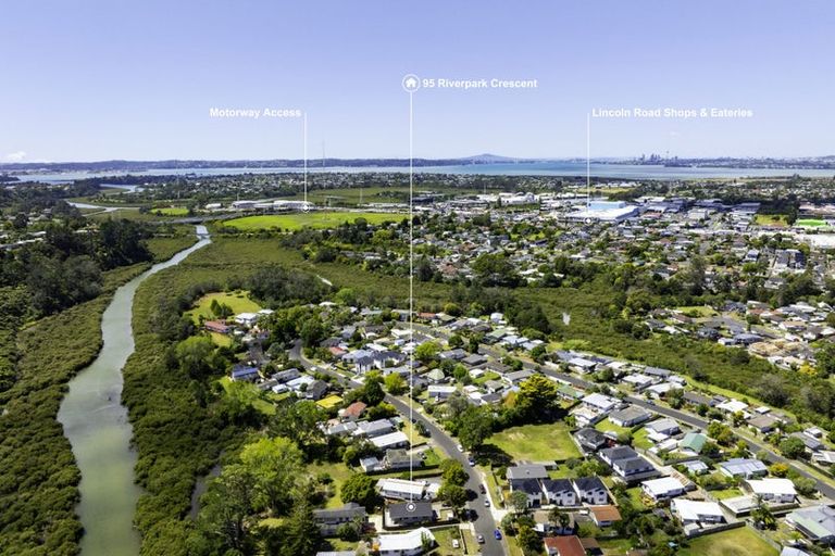 Photo of property in 95 Riverpark Crescent, Henderson, Auckland, 0610
