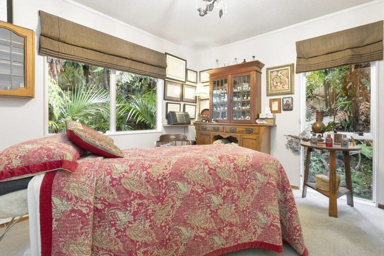 Photo of property in 13 Bush Road, Waiatarua, Auckland, 0604