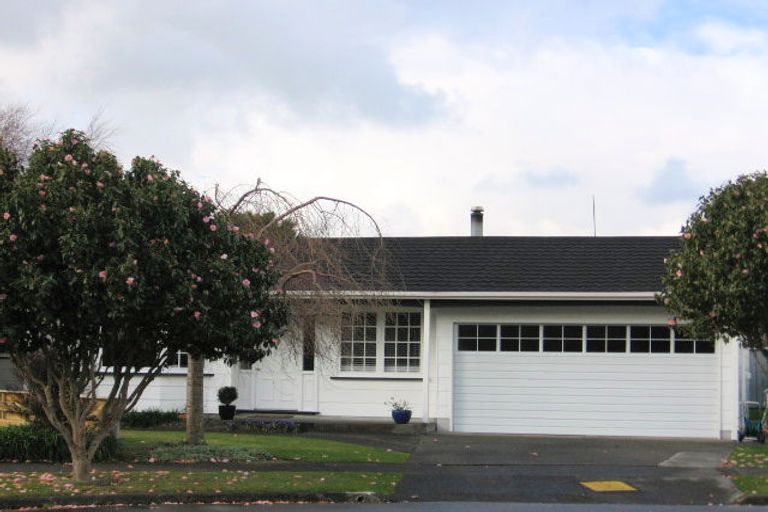 Photo of property in 12 Wallace Place, Hokowhitu, Palmerston North, 4410