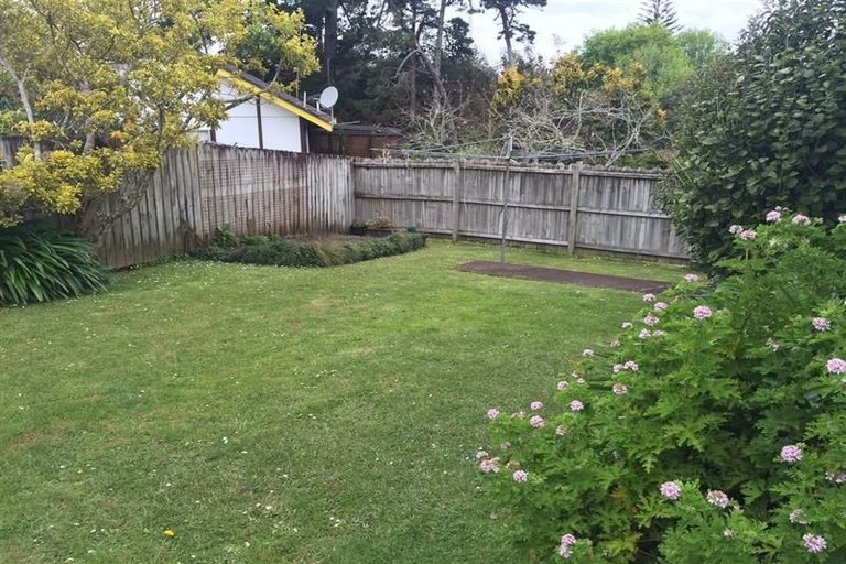 Photo of property in 28 Waimumu Road, Massey, Auckland, 0614