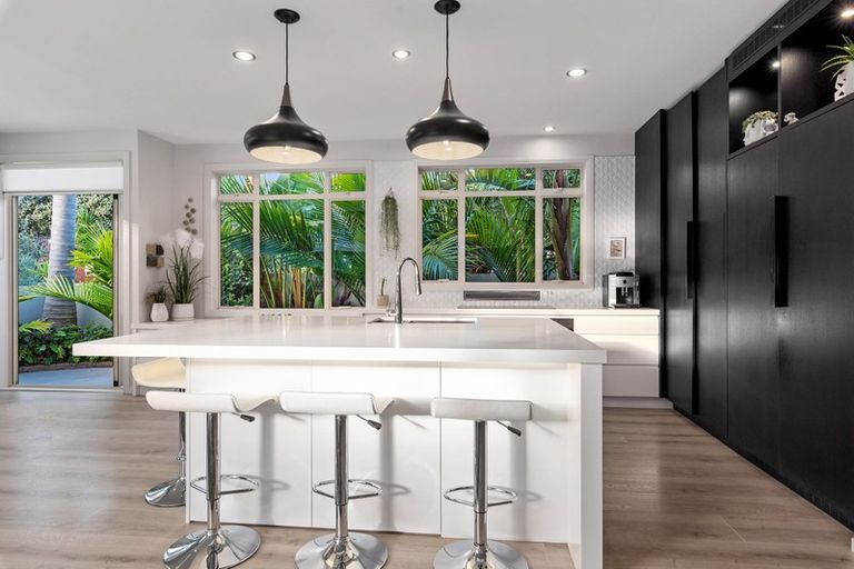 Photo of property in 3/309 Beach Road, Campbells Bay, Auckland, 0630