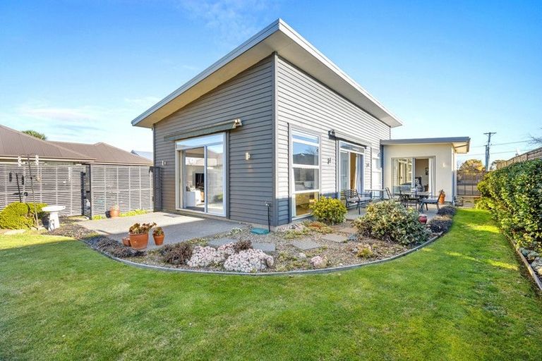 Photo of property in 170 Barrington Street, Somerfield, Christchurch, 8024