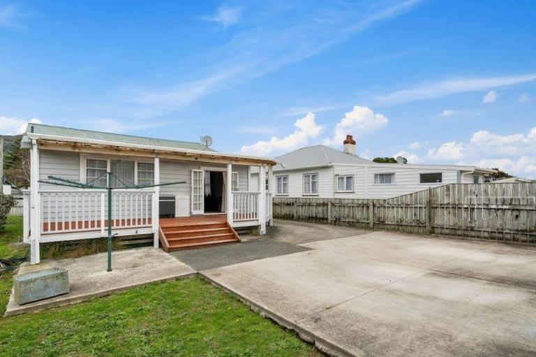 Photo of property in 49 Awamutu Grove, Waiwhetu, Lower Hutt, 5010