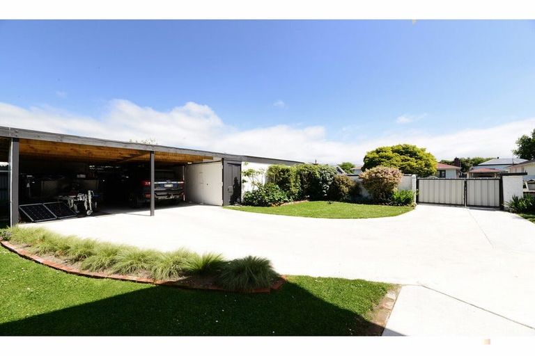 Photo of property in 17 Rhodes Street, Waimate, 7924