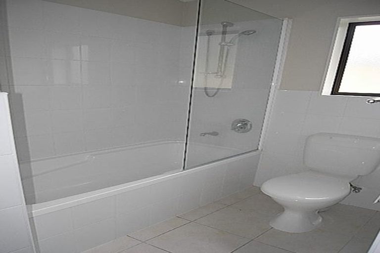 Photo of property in 33 Claverdon Drive, Massey, Auckland, 0614