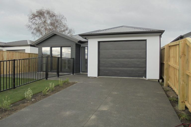 Photo of property in 37 Chrysolite Place, Belfast, Christchurch, 8051