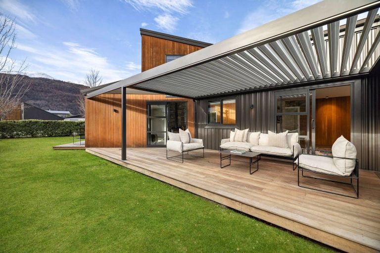 Photo of property in 20 Adamson Drive, Arrowtown, 9302