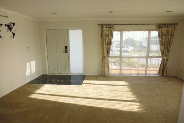 Photo of property in 13 Kereru Rise, Papakura, 2110