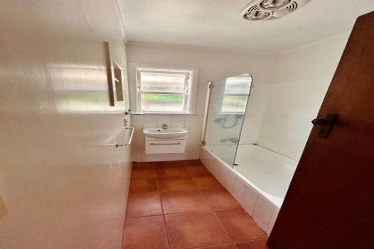 Photo of property in 79 Kaurilands Road, Titirangi, Auckland, 0604