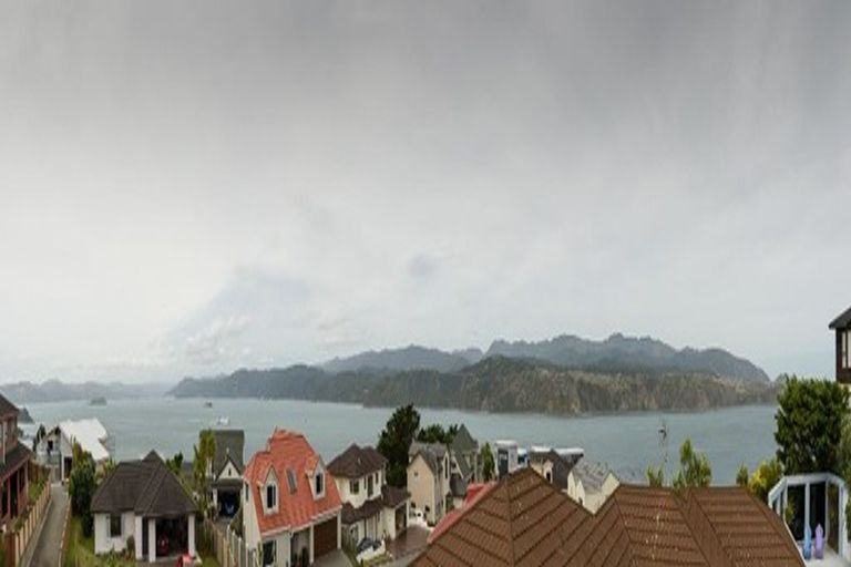 Photo of property in 12 Signallers Grove, Strathmore Park, Wellington, 6022