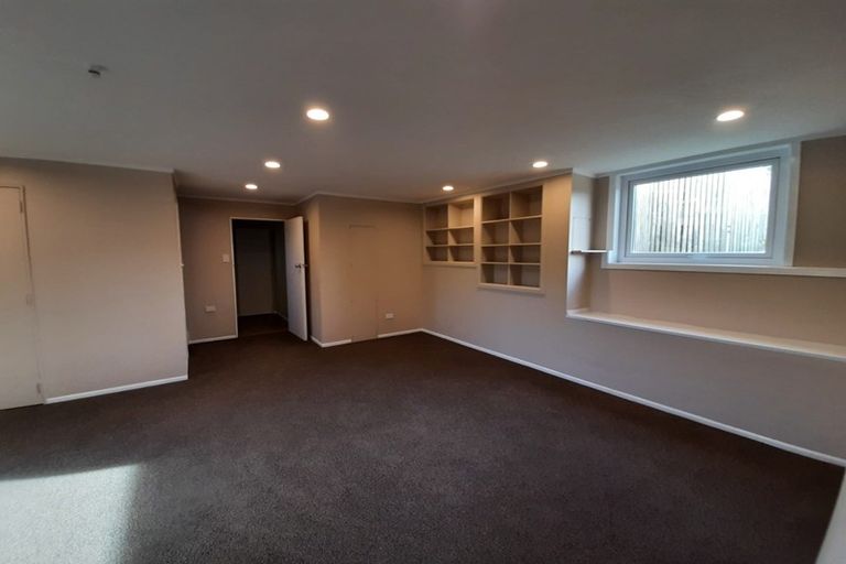 Photo of property in 6 Blandford Way, Newlands, Wellington, 6037