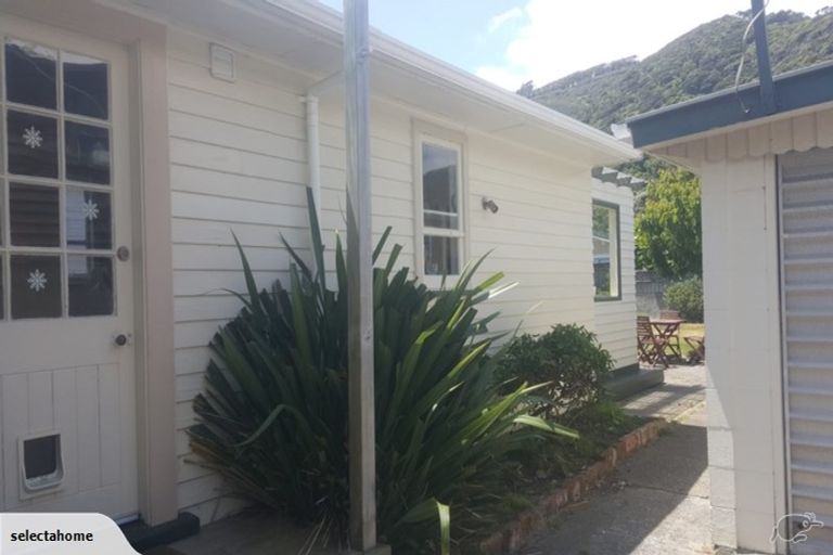 Photo of property in 39 Tuatoru Street, Eastbourne, Lower Hutt, 5013