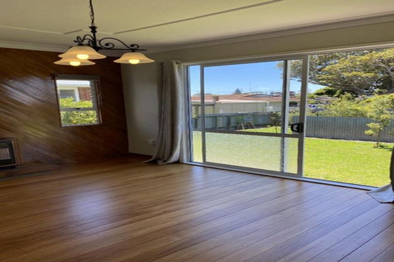 Photo of property in 3 Maratahu Street, Westown, New Plymouth, 4310