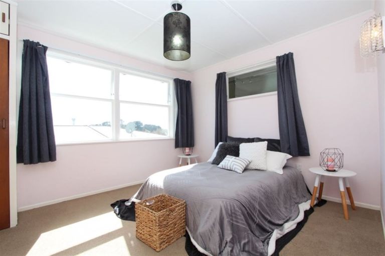 Photo of property in 81 Beazley Avenue, Paparangi, Wellington, 6037