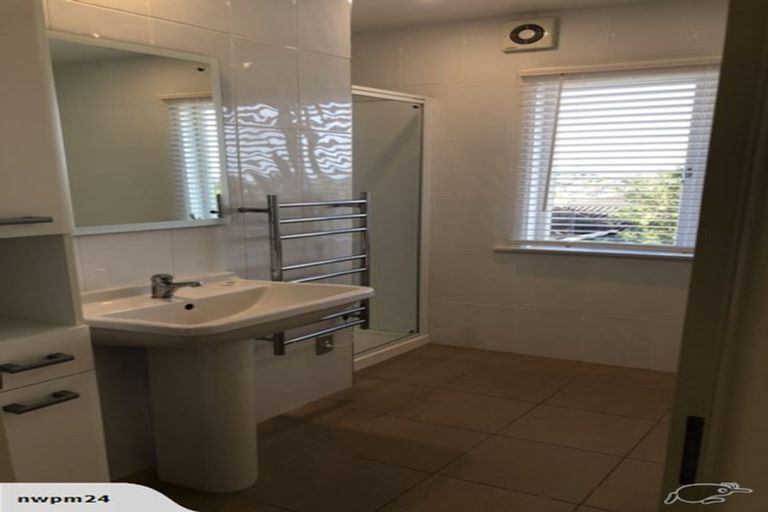 Photo of property in 28 Ridge Road, Howick, Auckland, 2014