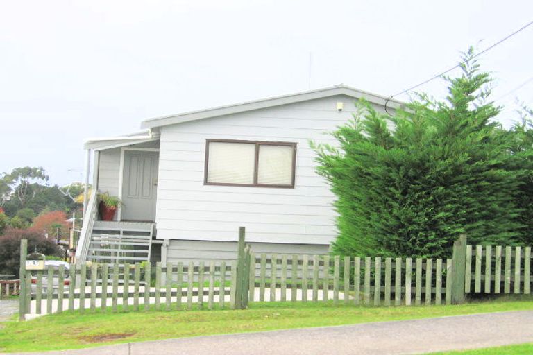 Photo of property in 1/17 Moffat Road, Red Beach, 0932