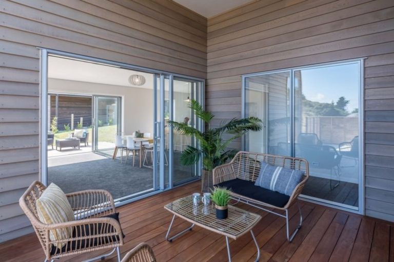 Photo of property in 1 Lamont Place, Waikanae, 5036