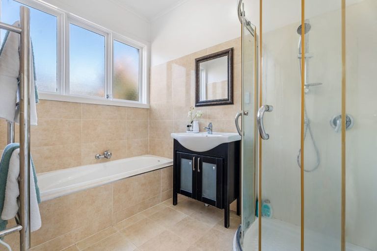 Photo of property in 90 Sandspit Road, Shelly Park, Auckland, 2014