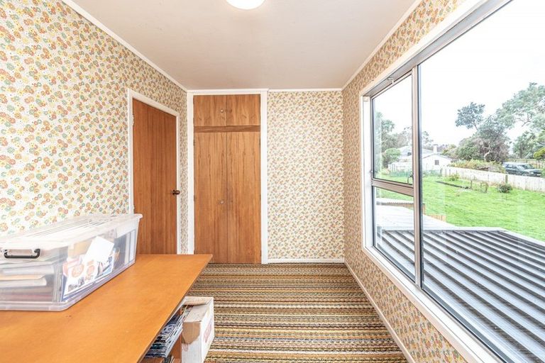 Photo of property in 1 Lupton Street, Waverley, 4510
