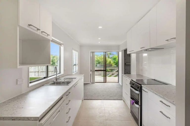 Photo of property in 354 Royal Road, Massey, Auckland, 0614