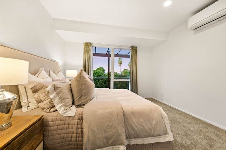 Photo of property in 18 Burgundy Park Avenue, Henderson, Auckland, 0612