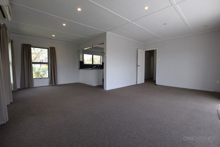 Photo of property in 63 Kirby Street, Glendene, Auckland, 0602