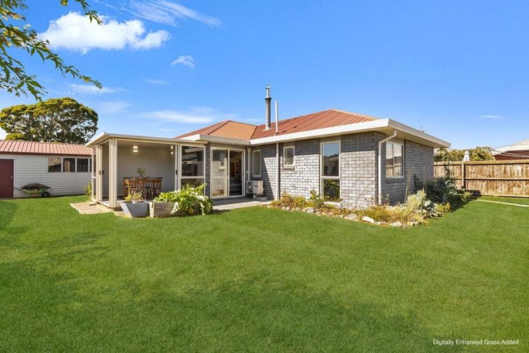 Photo of property in 9 Honeysuckle Place, Northcote, Christchurch, 8052