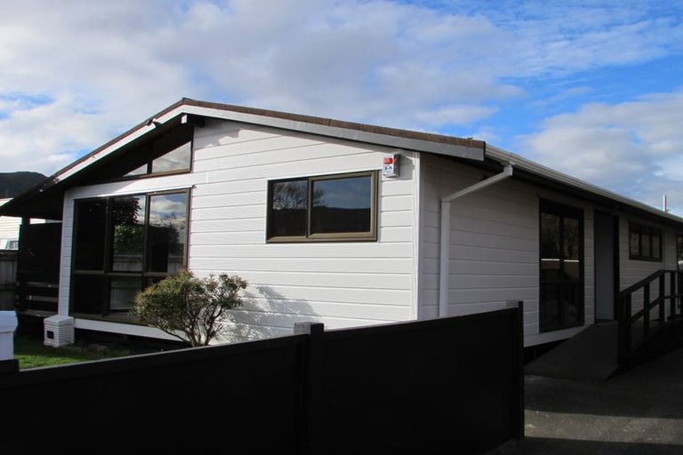 Photo of property in 2/68 Gibbons Street, Ebdentown, Upper Hutt, 5018