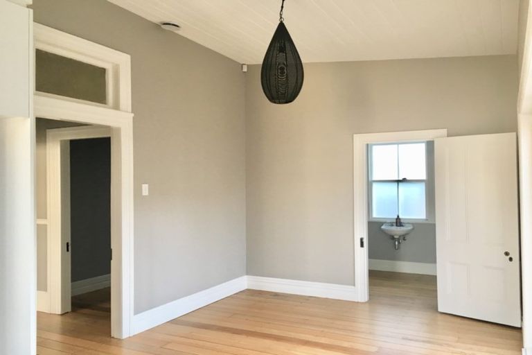 Photo of property in 1/2 Milton Road, Northcote Point, Auckland, 0627