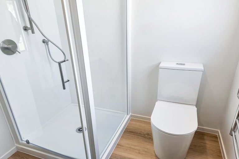 Photo of property in 6/7 Wainuiomata Road, Wainuiomata, Lower Hutt, 5014