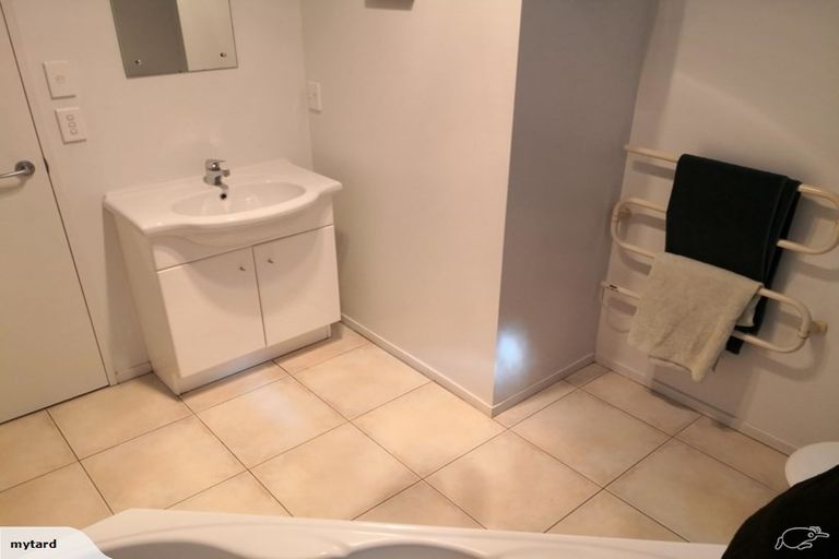 Photo of property in 484 Barbadoes Street, Edgeware, Christchurch, 8013