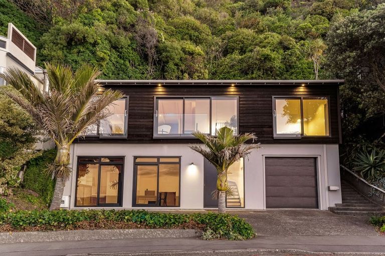 Photo of property in 725 Marine Drive, Eastbourne, Lower Hutt, 5013