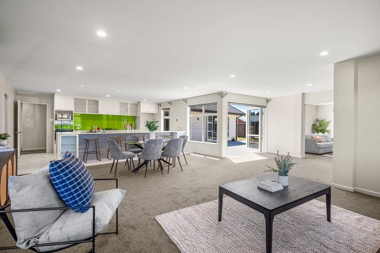 Photo of property in 30 Davaar Crescent, Broomfield, Christchurch, 8042