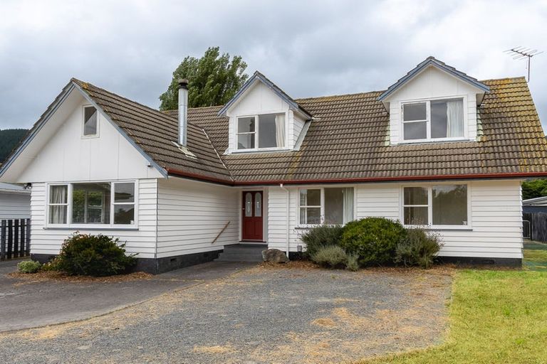 Photo of property in 15 Brazier Grove, Paraparaumu, 5032