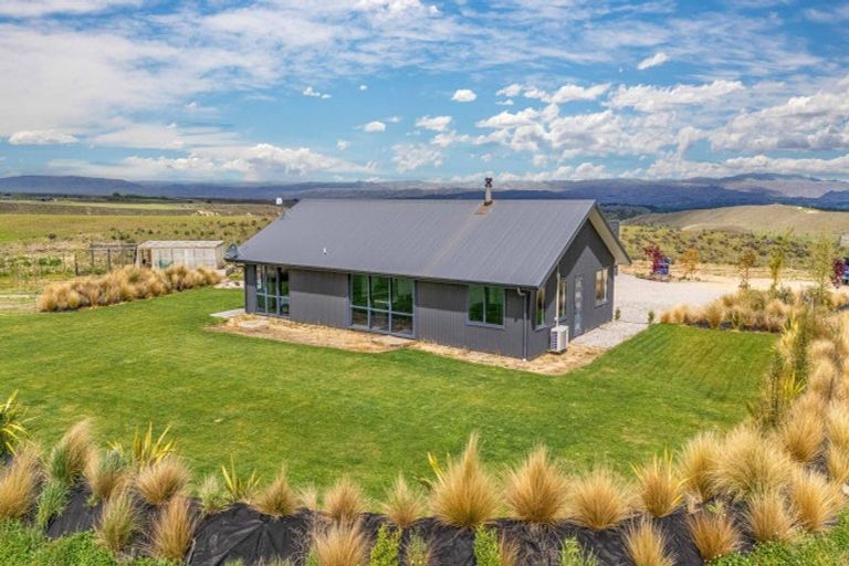 Photo of property in 27 Lapins Way, Waikerikeri, Alexandra, 9391