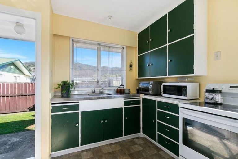 Photo of property in 7b Wetherby Grove, Wainuiomata, Lower Hutt, 5014