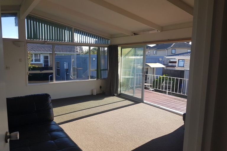 Photo of property in 2/112 Te Atatu Road, Te Atatu South, Auckland, 0610