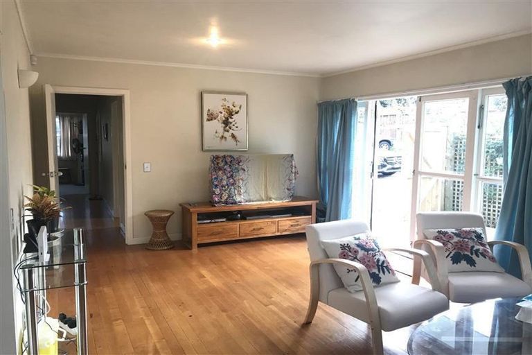 Photo of property in 1/23 Forrest Hill Road, Milford, Auckland, 0620