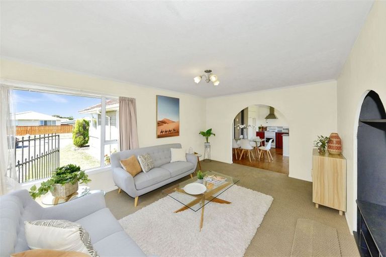 Photo of property in 11 Glenora Place, Hornby, Christchurch, 8042